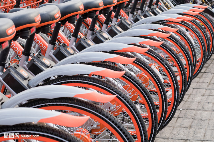 整齊排列的共享單車